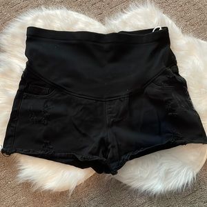 Black distress maternity shorts.